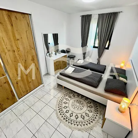 Dejavu 712 Apartment *