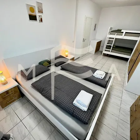 Apartment Dejavu 712